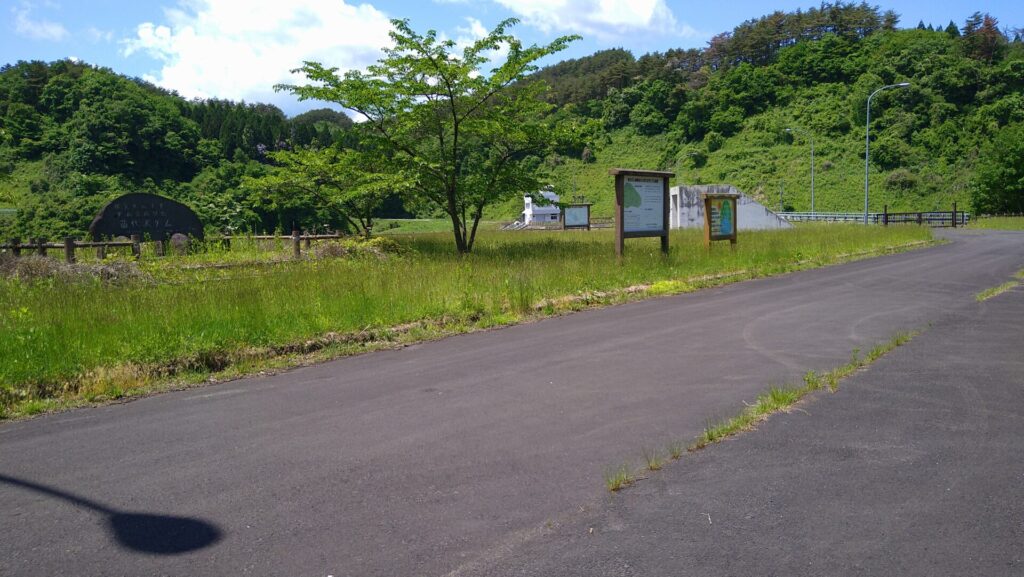 衣川4号ダムの右岸の広場