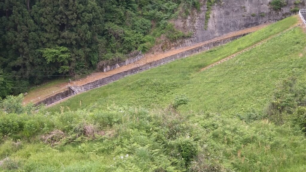 衣川5号ダムの導流部