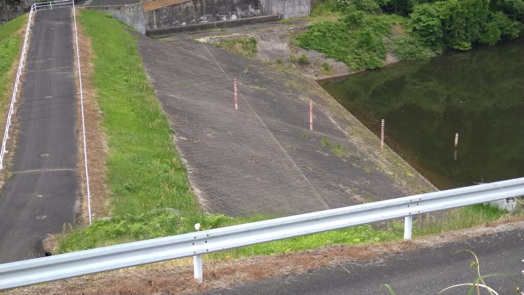 左岸の上流側から見た衣川5号ダム