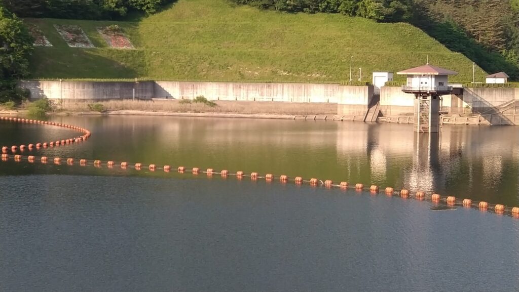 葛丸ダムの洪水吐