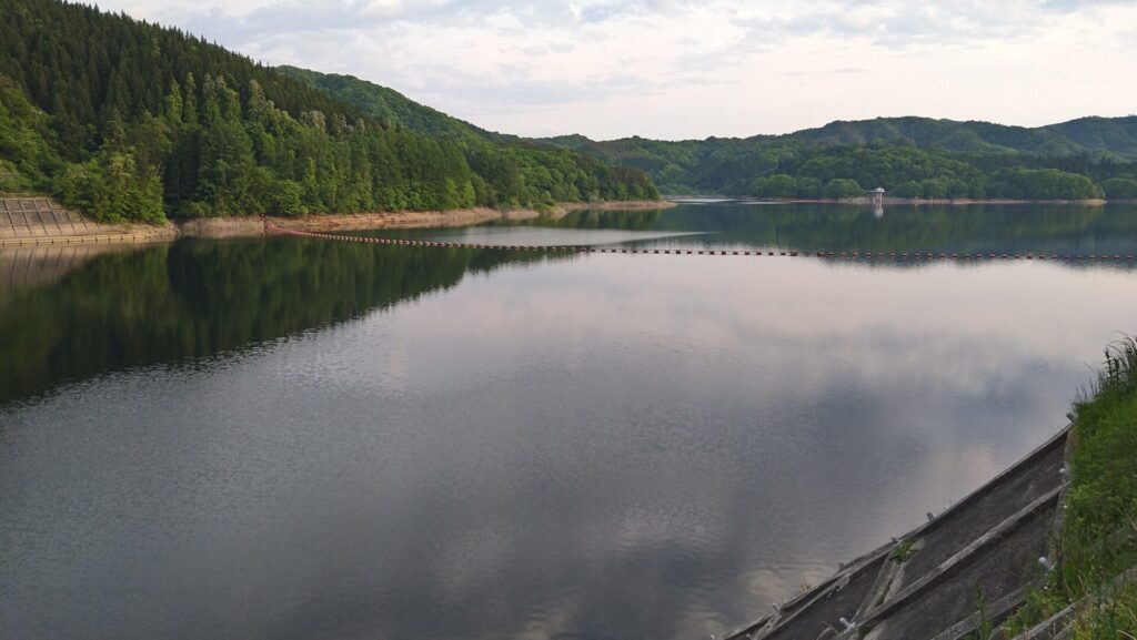 山王海ダムのダム湖