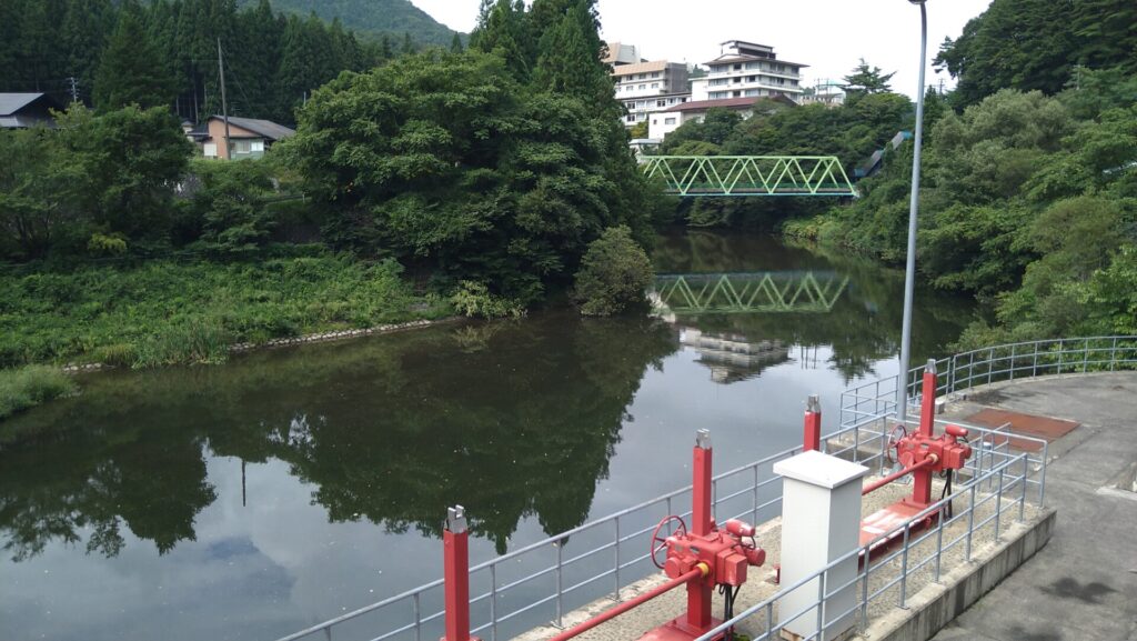 新田堰頭首工の上流側