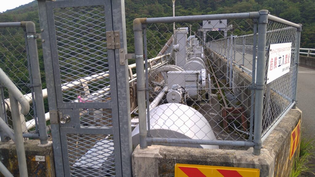 田瀬ダムのラジアルゲート巻上げ機