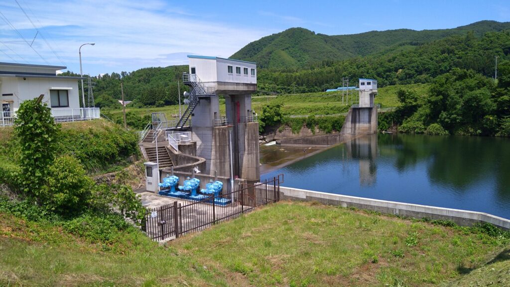 左岸の上流側から見た馬越頭首工