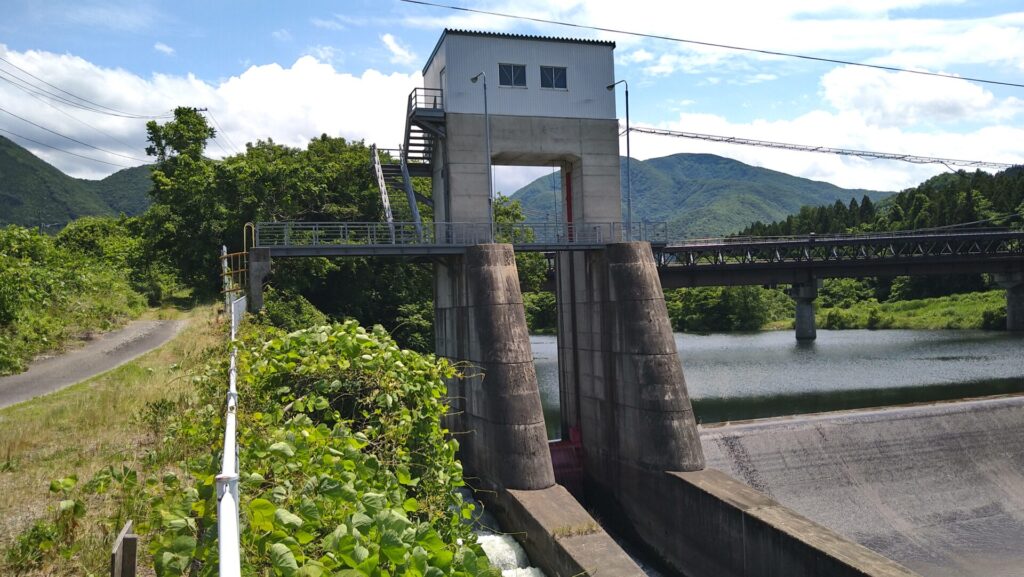 馬越頭首工の土砂吐