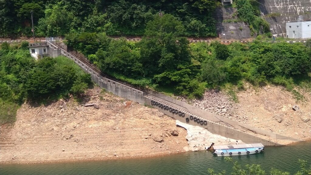 有峰ダムのインクライン
