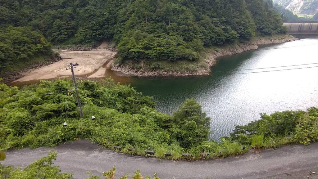 小口川ダムのダム湖