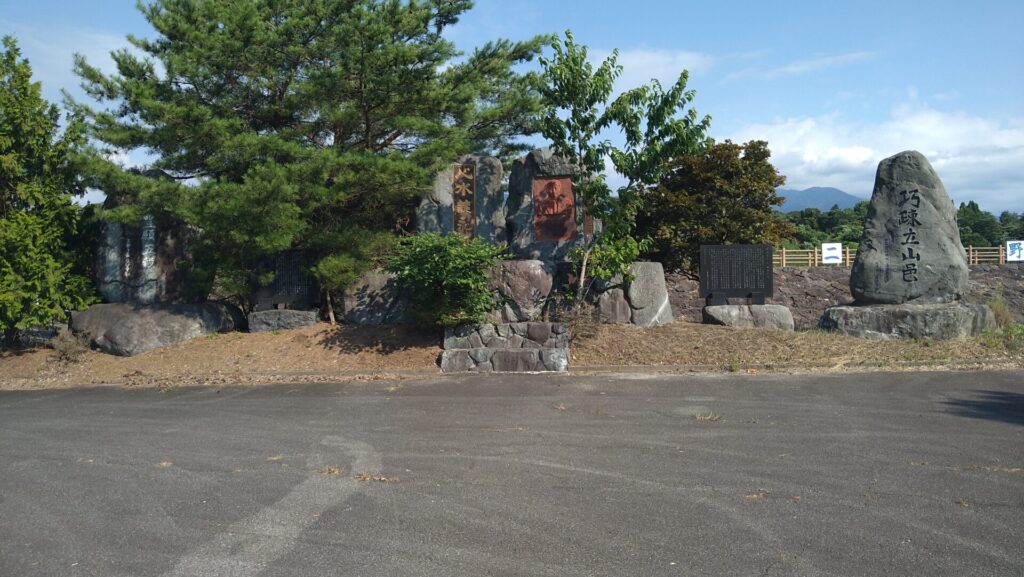 十二貫野湖の石碑