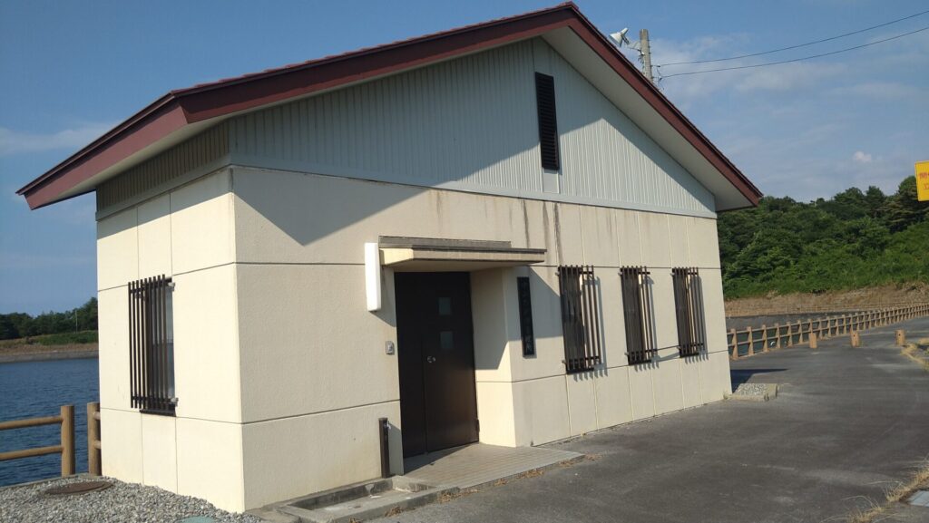 十二貫野湖の管理所
