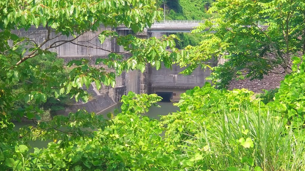 角川ダムの洪水吐