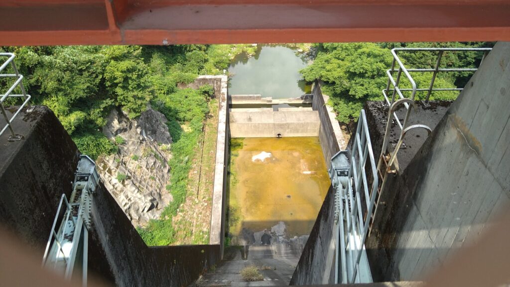 上市川ダムの減勢工