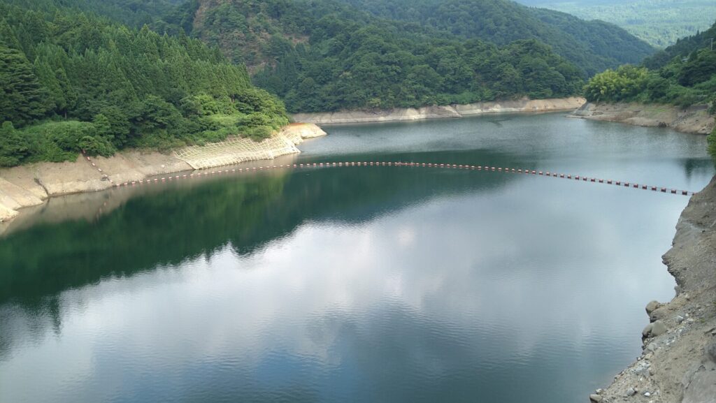 熊野川ダムのダム湖