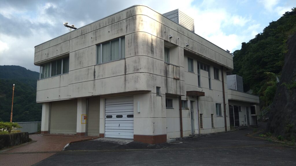 熊野川ダムの管理所