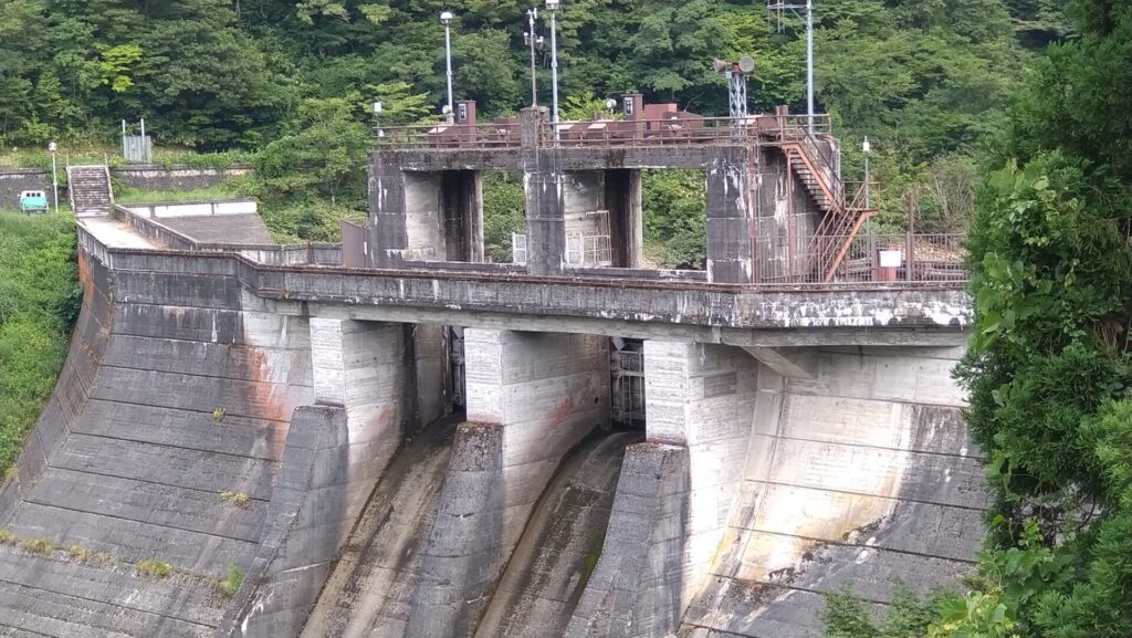 小俣ダムの洪水吐
