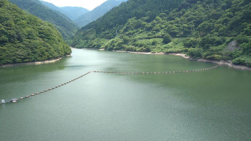 あさひ小川湖の風景