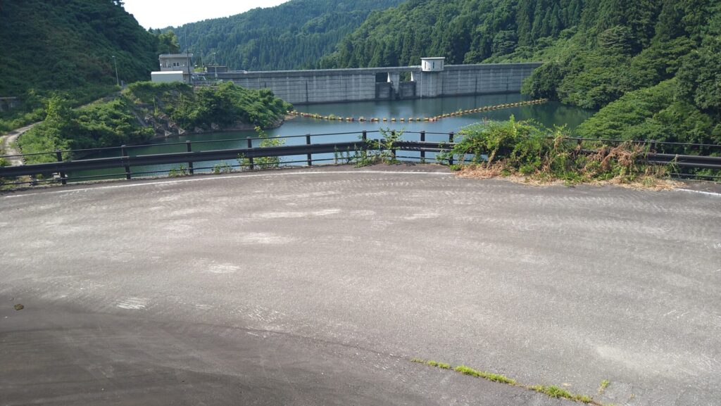 上流側から見た舟川ダム
