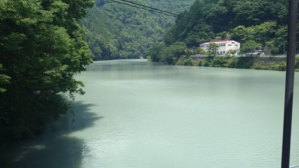 大井川ダムのダム湖