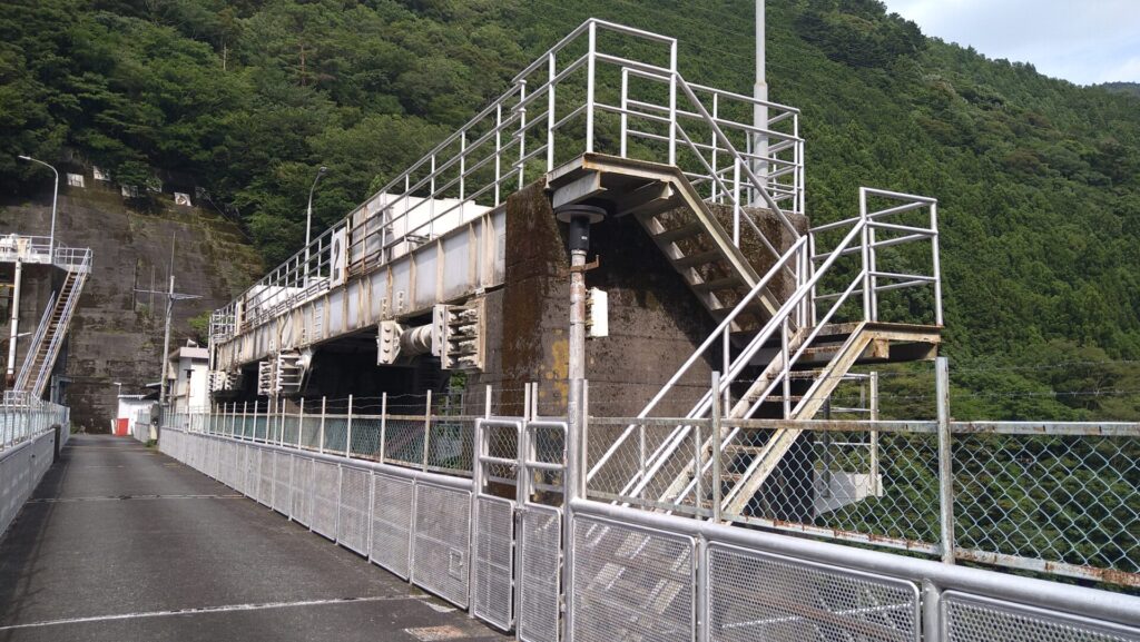 笹間川ダムのゲートピア