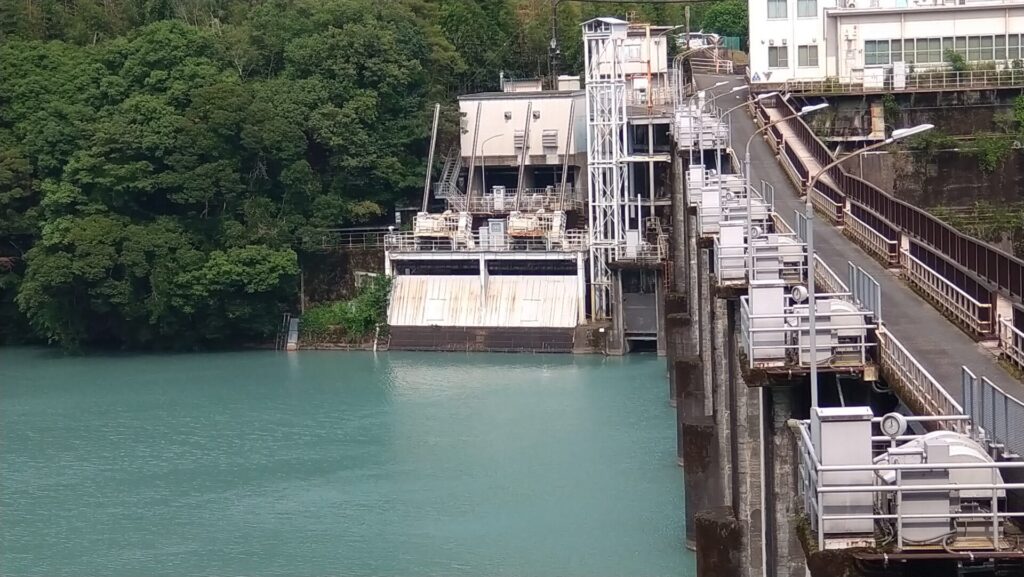 塩郷ダムの取水口